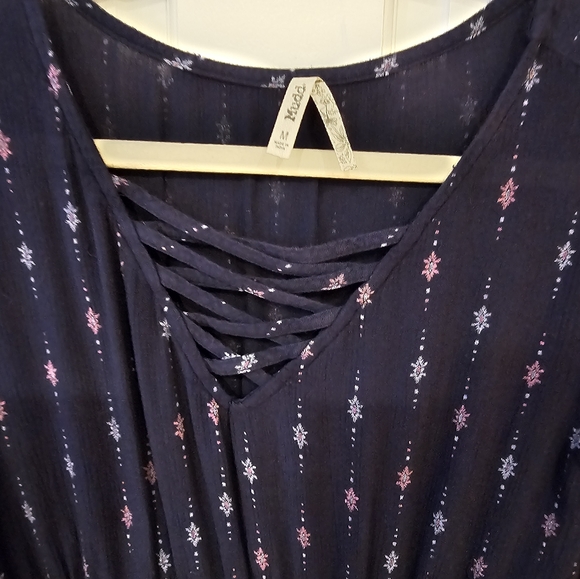 Cute little Mudd dress with flutter sleeves - Picture 2 of 5